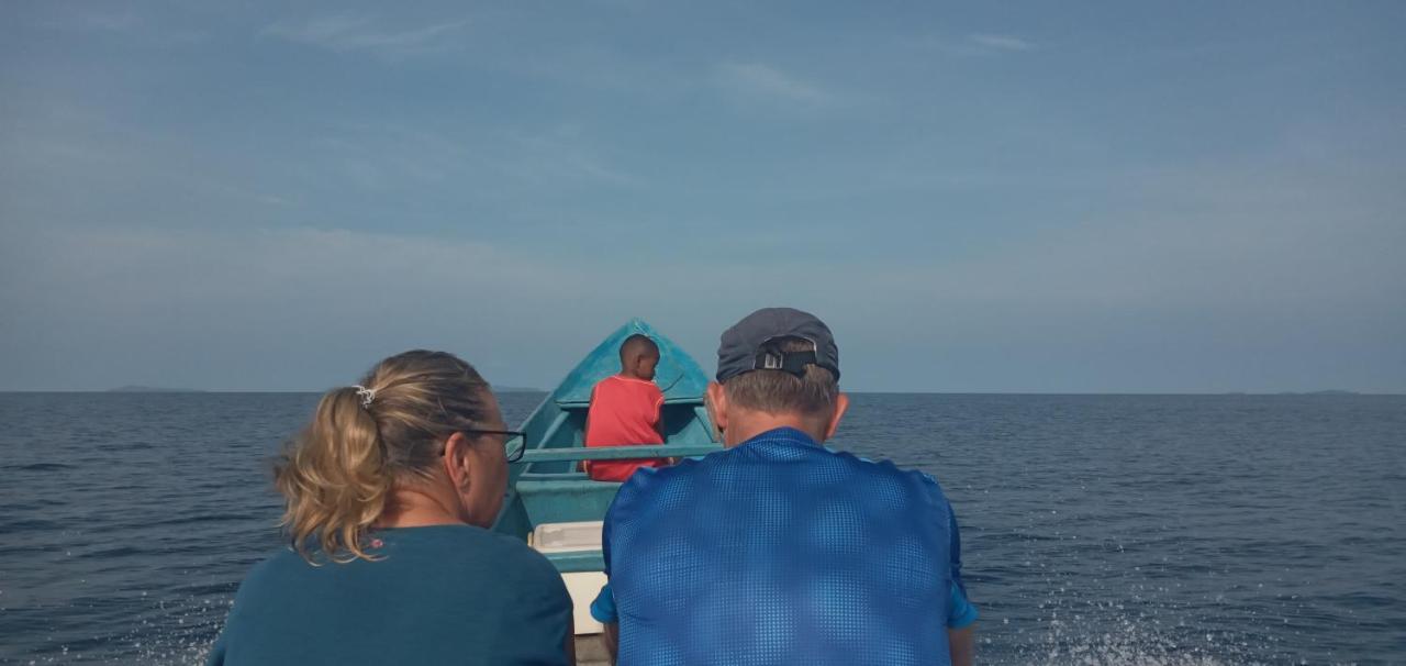 Arborek Diving Homestay R4 Besir Exteriér fotografie